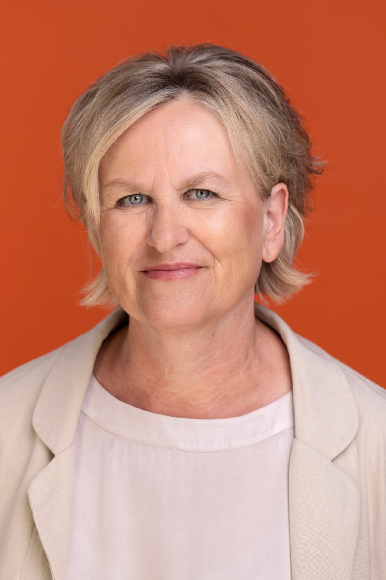 Stine Askov og Hella Joof om NØJSOMHEDEN, FILMATISERING OG LÆSEGLÆDE med Christina Englund