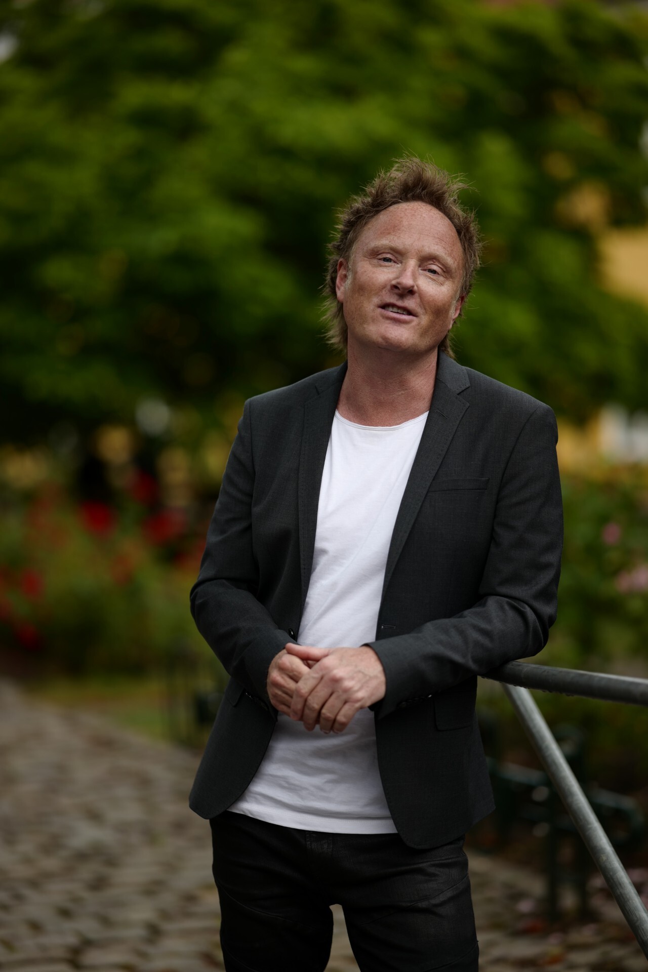 Hvordan får vi hver især troen på vores fremtid tilbage? Genvind troen på fremtiden med Thomas Geuken i samtale med Anja C. Andersen og Tag fremtiden tilbage