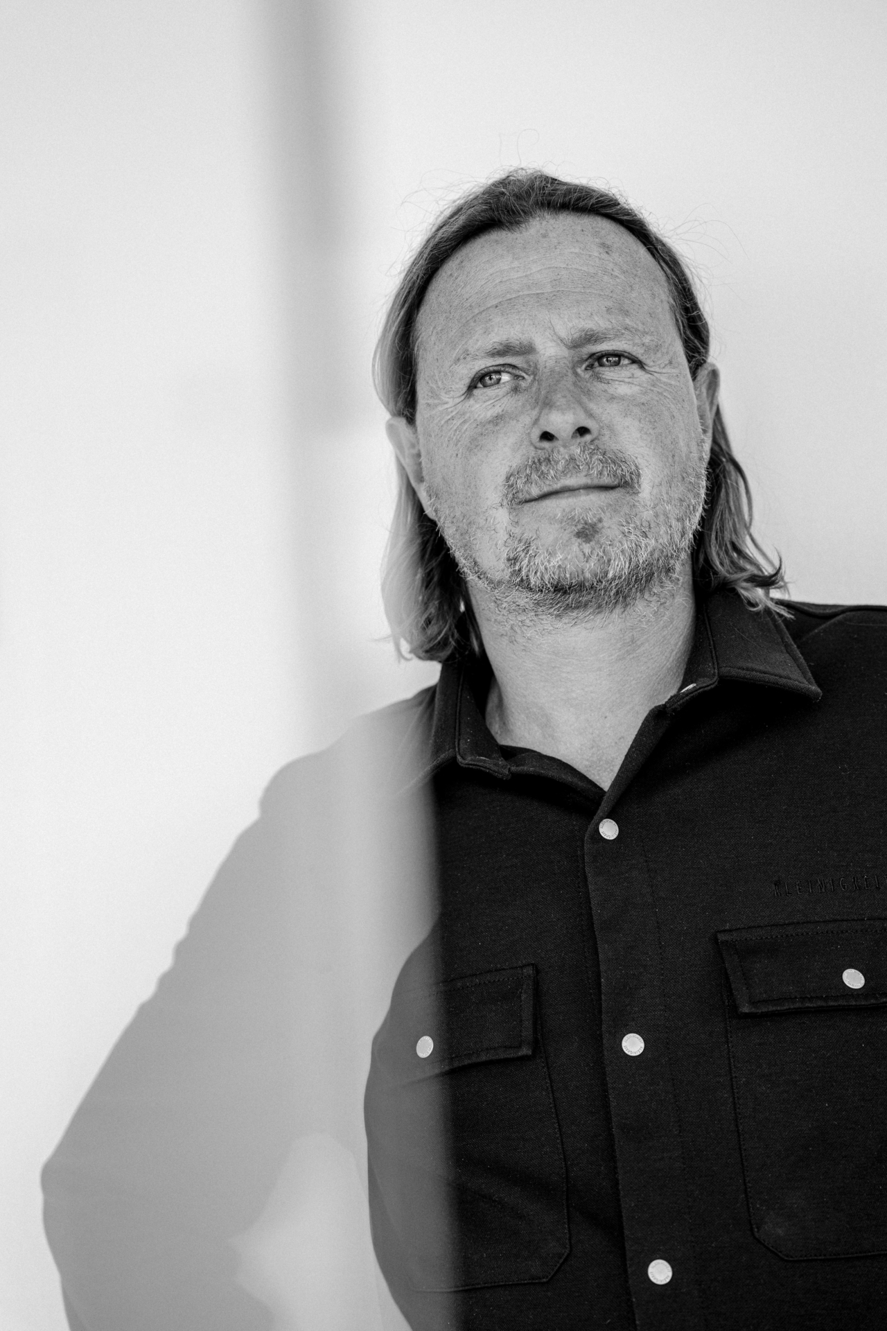Fodboldfeber! Bo Henriksen, Carsten Werge og Per Friman indtager scenen med Outsider & Verdens 100 bedste fodboldspillere