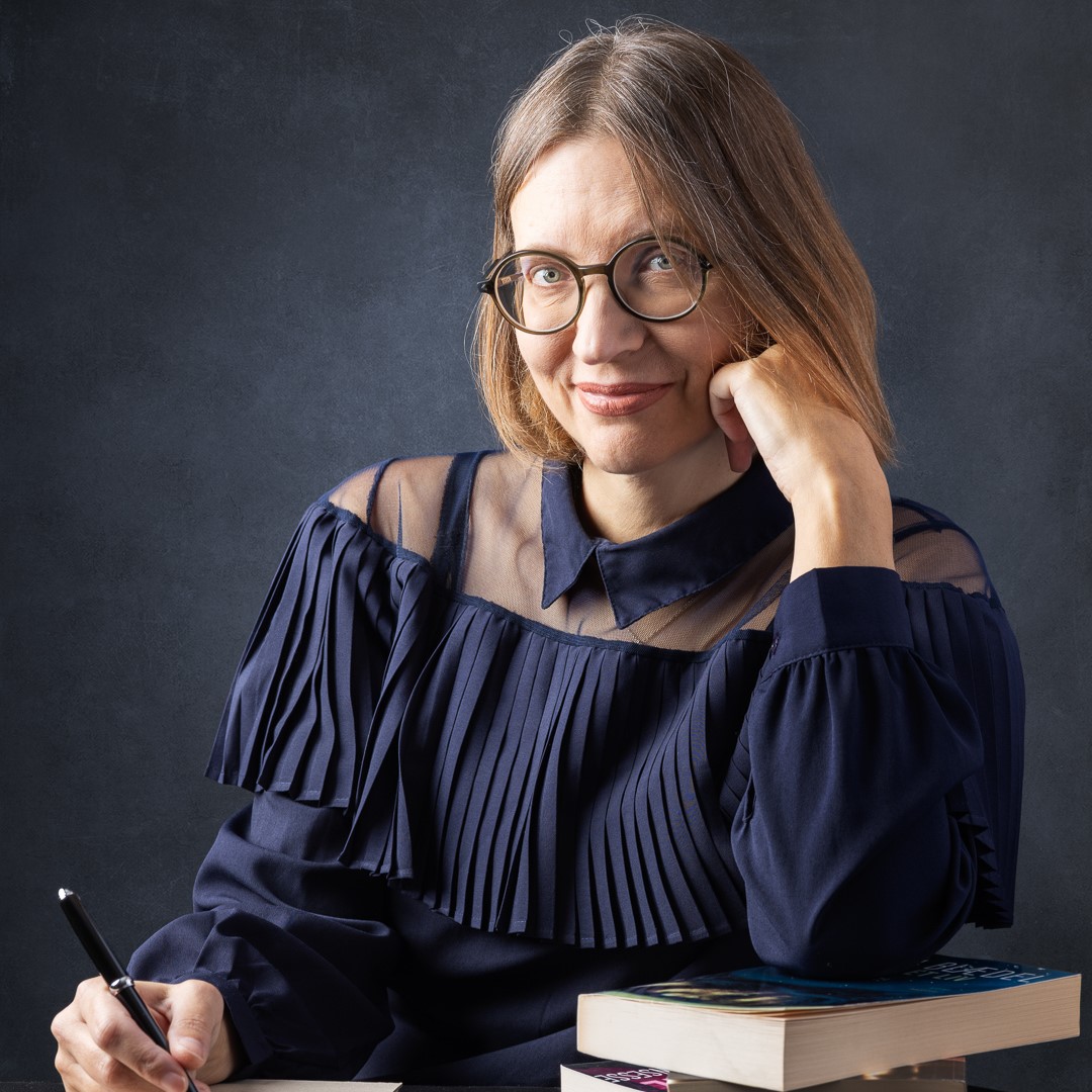 Bogsignering: Forfatter Tatiana Rusuberg signerer sin nervepindende og barske thriller Tavshedens Tårn